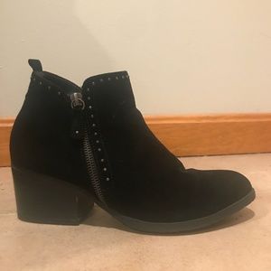 Sonoma Black Zipper Ankle Boot | Size: 9